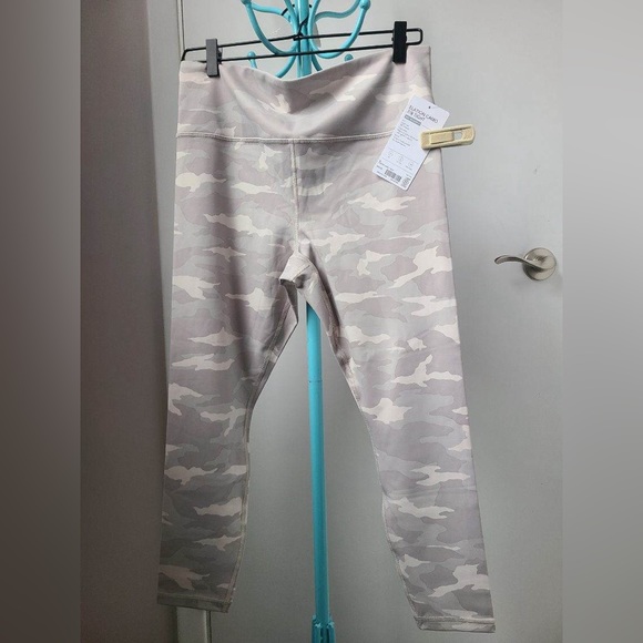 Athleta Pants - Athleta Elation Camo 7/8 Tight - Camo light